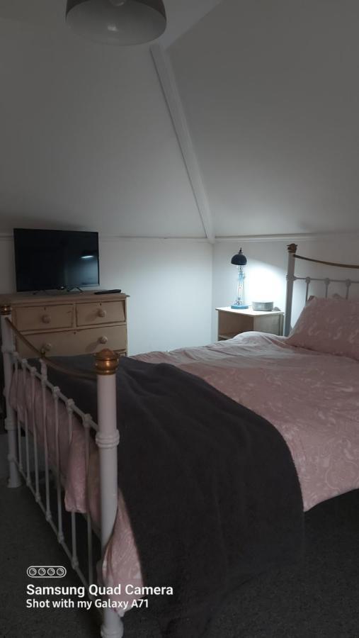 Homestay Poole Extérieur photo