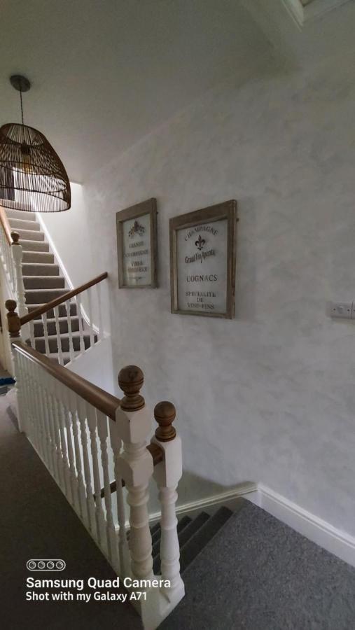 Homestay Poole Extérieur photo