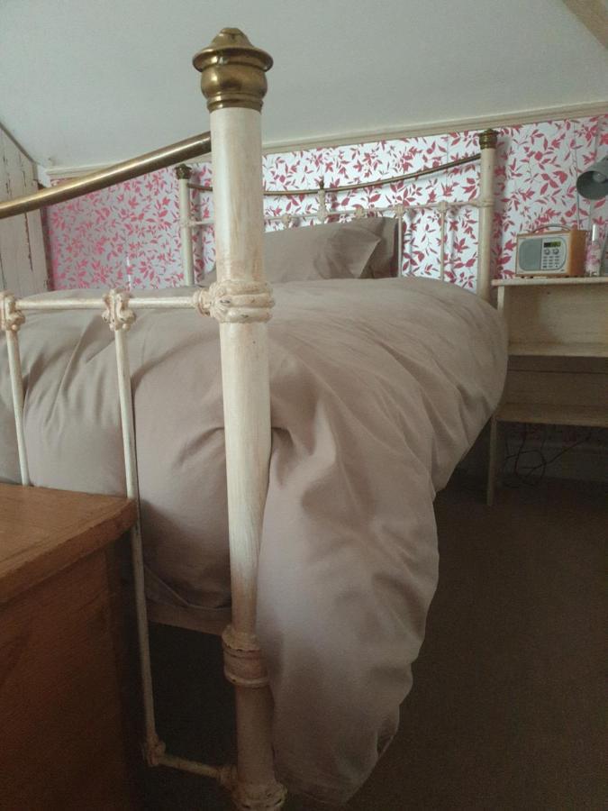 Homestay Poole Extérieur photo