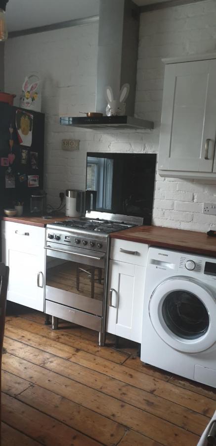 Homestay Poole Extérieur photo
